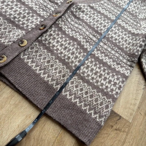 100% Lambswool WoolOvers V-Neck Cardigan - Picture 8 of 10